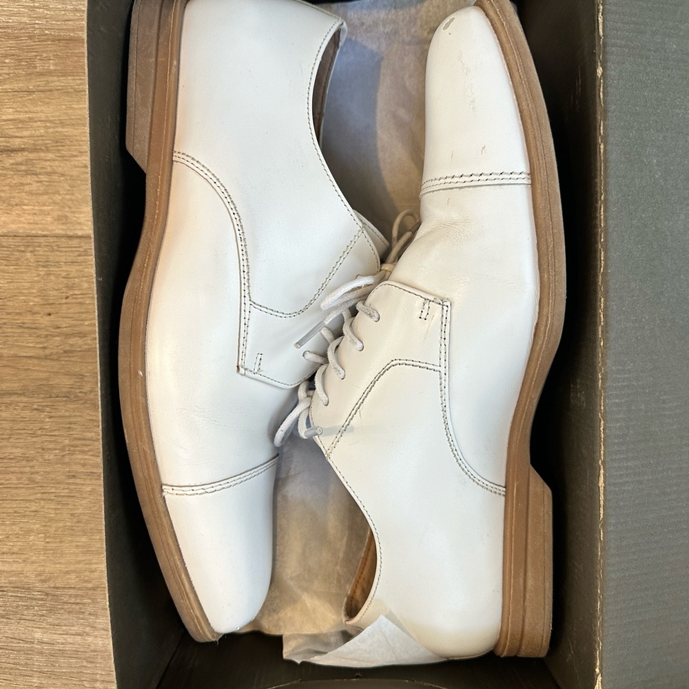 Used white leather kids (boys) Florsheim Oxford dress shoes, great for Communion